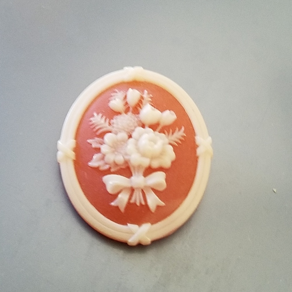 Vintage Avon faux cameo brooch